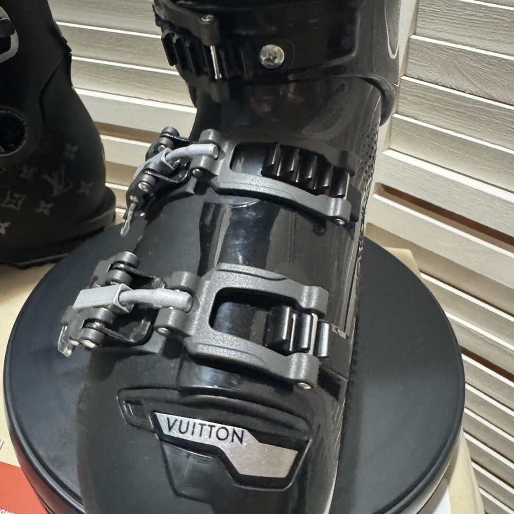 SOLD
Louis Vuitton Limited Edition Heated Ski Boots - Picture 2 of 16